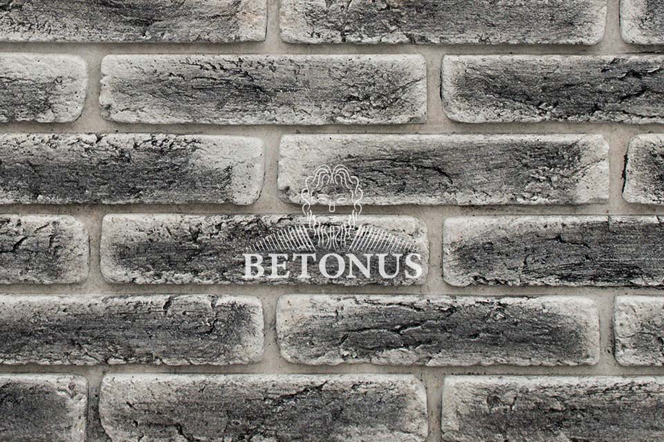 Betonový plot Cihla šedá s tmavou patinou - BETONUS s.r.o.